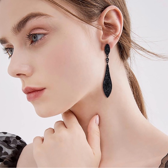 Elegant Black Drop Earrings - Picture 2 of 4